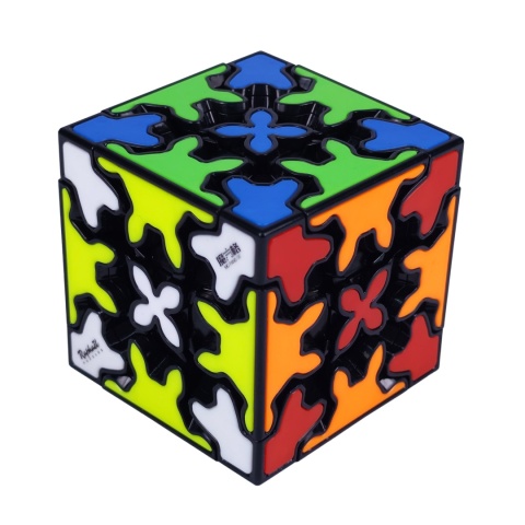 Kostka QiYi Gear Cube 6 cm ułożona w szachownicę