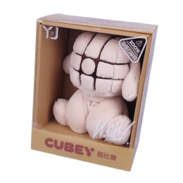 YJ Kostek pluszowa maskotka z widoczna z tyłu